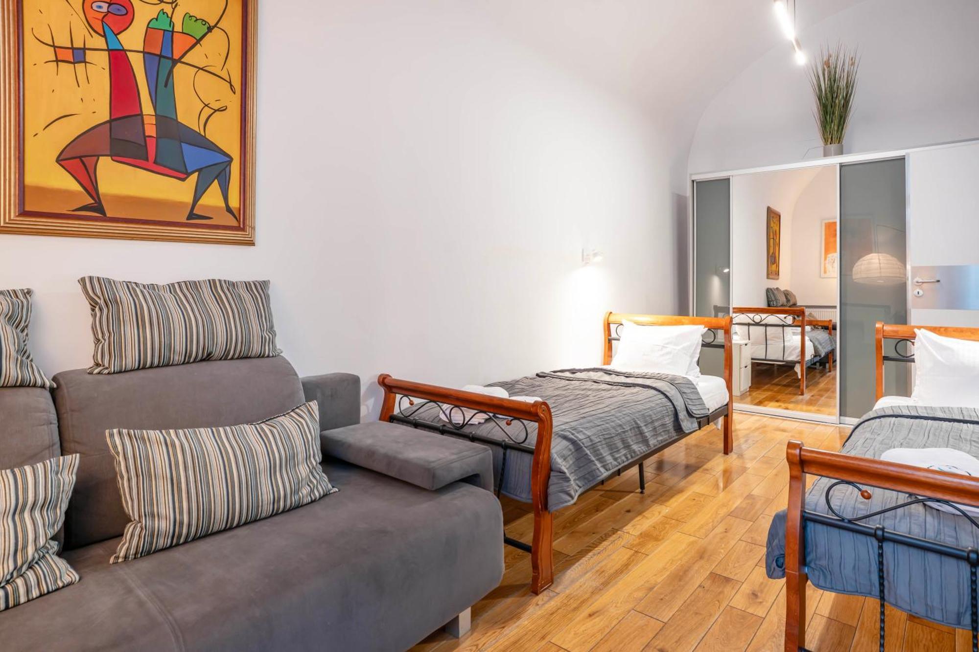 Two-Bedroom Apartment SII