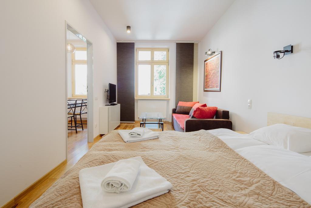 One-Bedroom Apartment SI